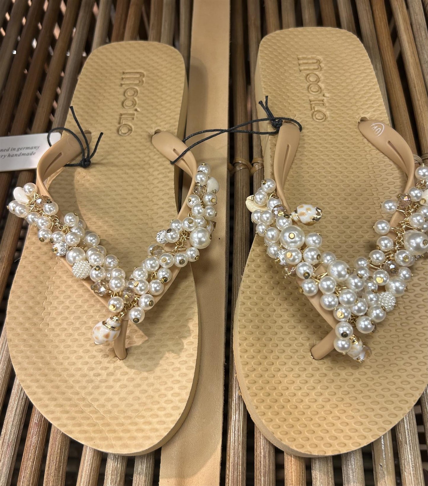 Mooilo Beige Flip flop