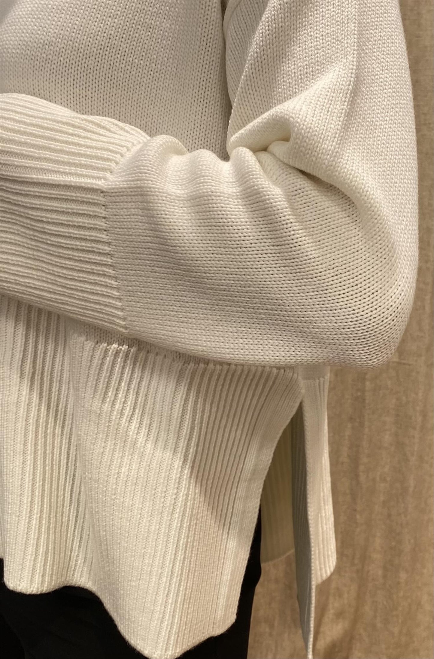 Genser med splitt off-white