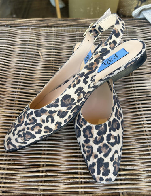 A pair Macon skinnsko Leopardmønstret