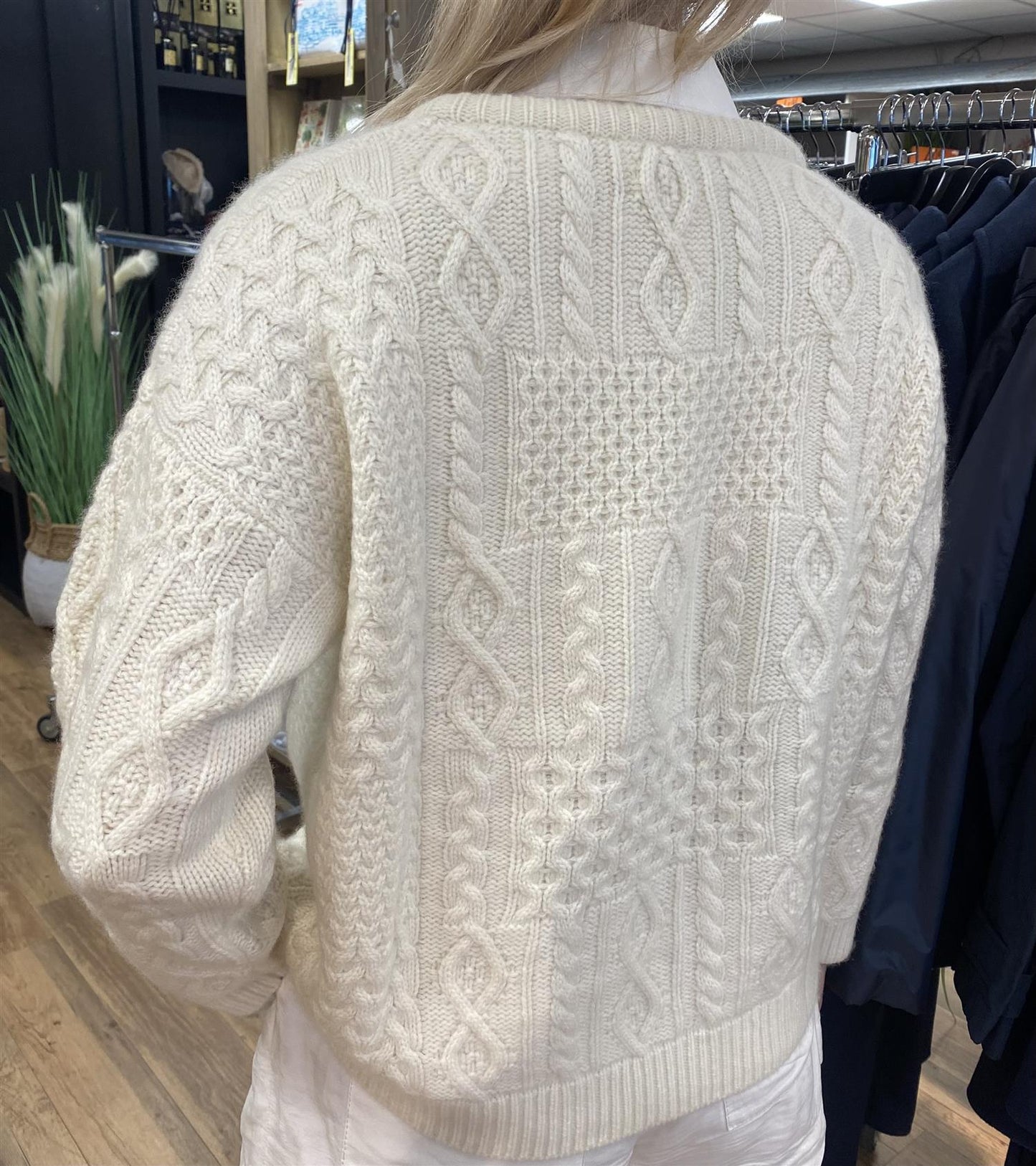 Warm Me Emee Genser Off-White - ZhosLaila