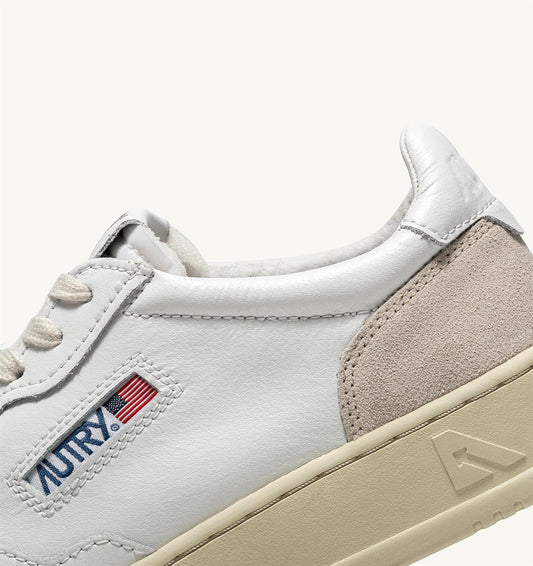 Autry Medalist lave sneaker i skinn Hvit / Beige