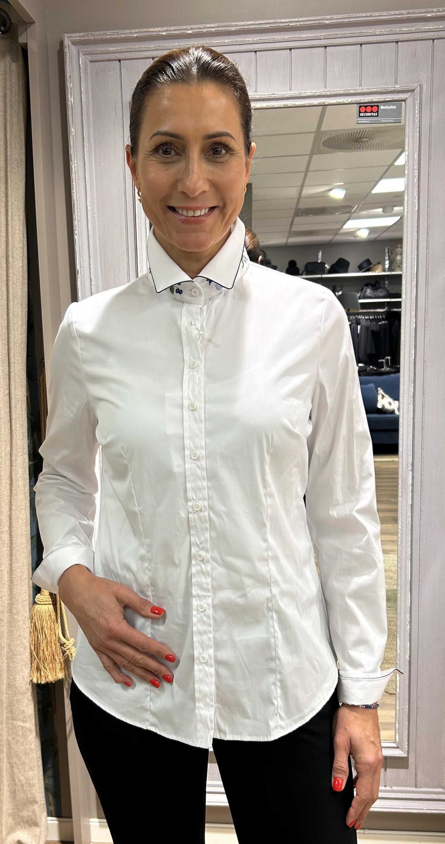 Wallmann Skjorte med broderi Hvit - ZhosLaila