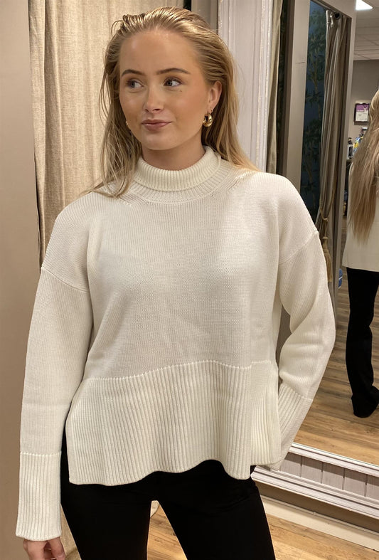 Genser med splitt off-white