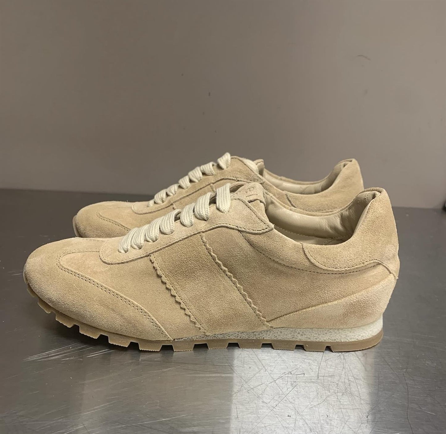 Laura Bellariva Ambra semsket sneaker Beige - ZhosLaila