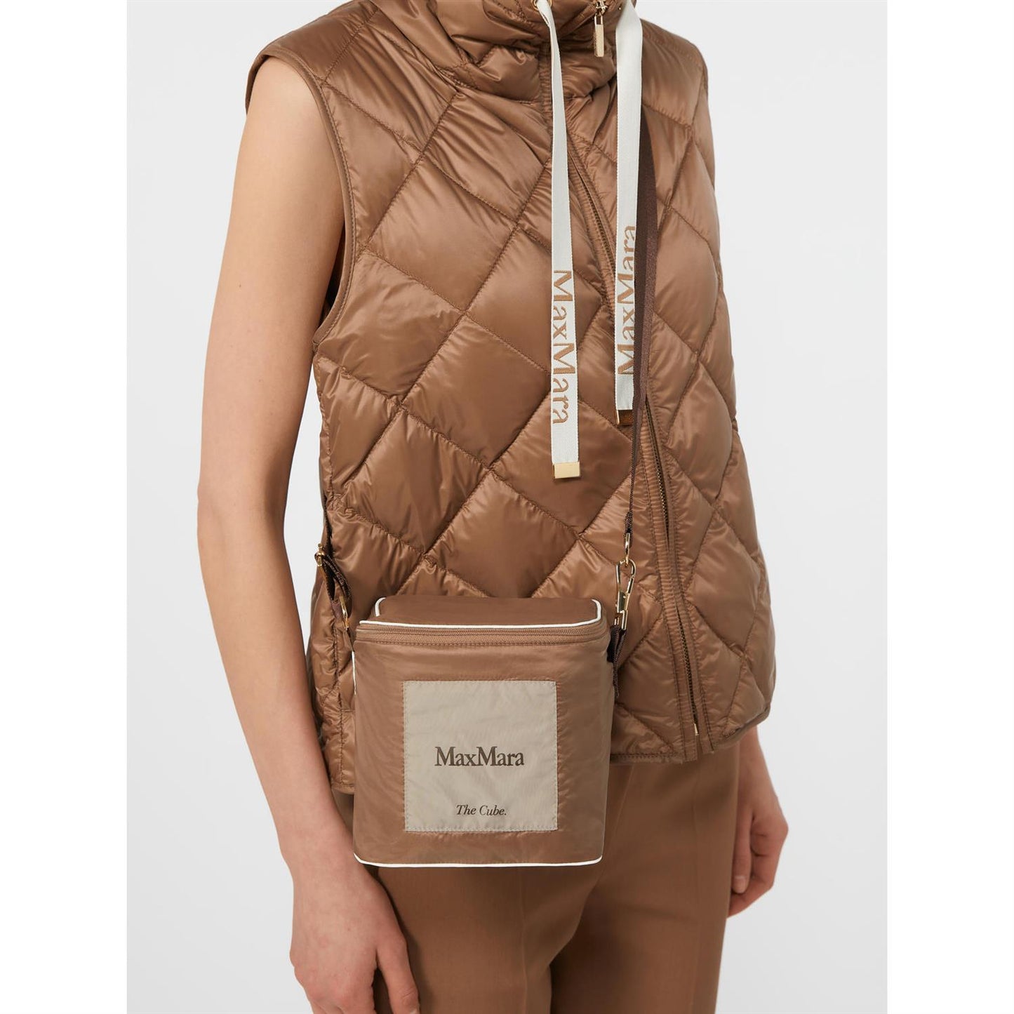 Max Mara Tregic vannavvisende vest i nylon-lerret Camel