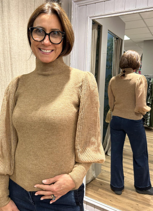 Genser m knapper i ryggen camel