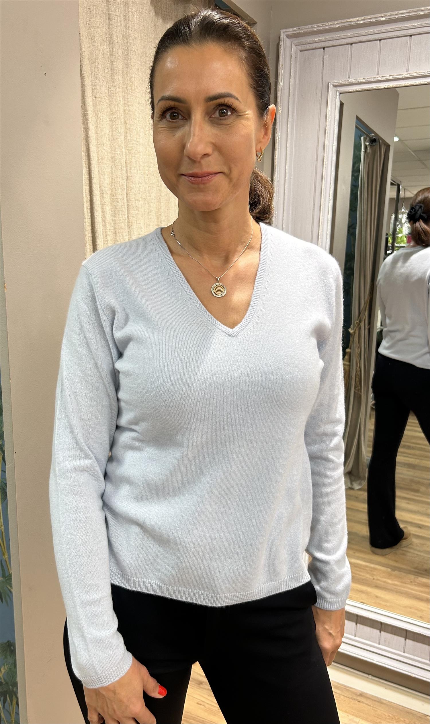 Henderson Cashmere Julia Deep V Lyseblå - ZhosLaila