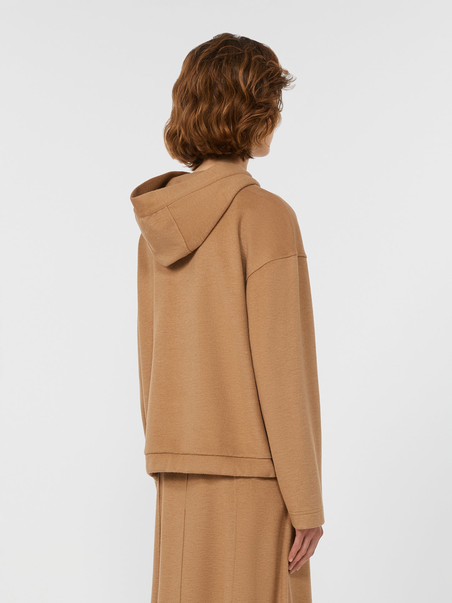 Oscuri hettegenser med drapering i jersey Camel - ZhosLaila