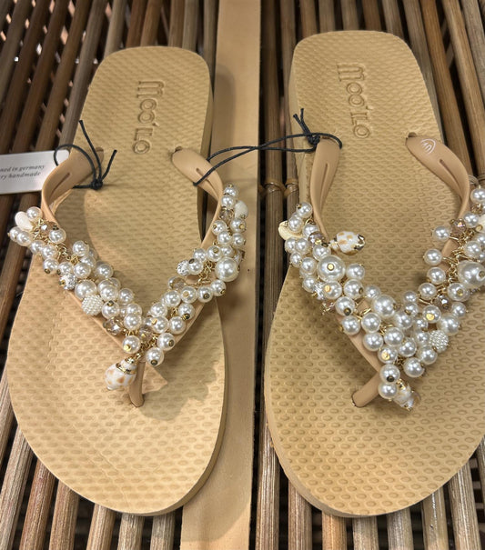 Mooilo Beige Flip flop