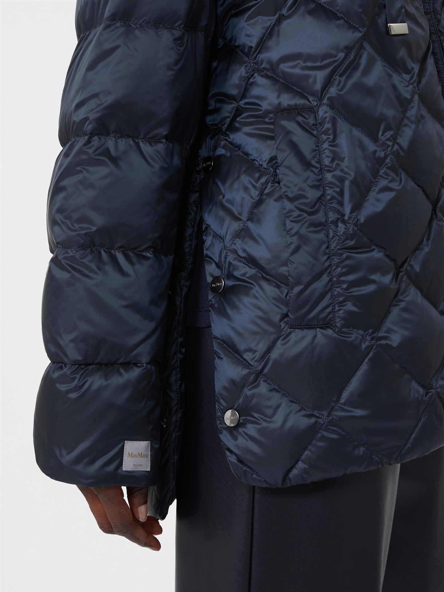 Max Mara Softe Vattert jakke i vannavvisende, iriserende stoff Mørkeblå - ZhosLaila