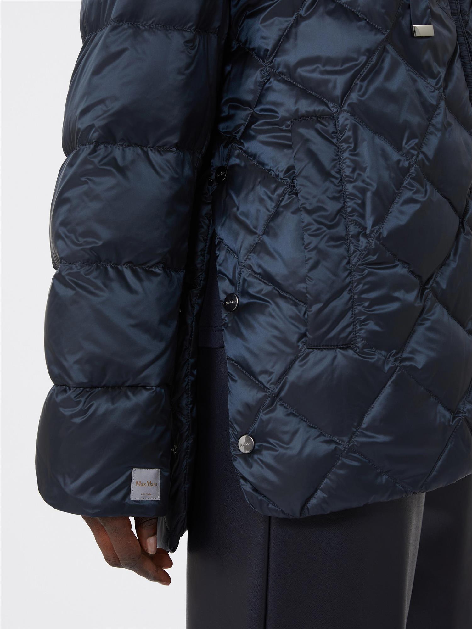 Max Mara Softe Vattert jakke i vannavvisende, iriserende stoff Mørkeblå - ZhosLaila
