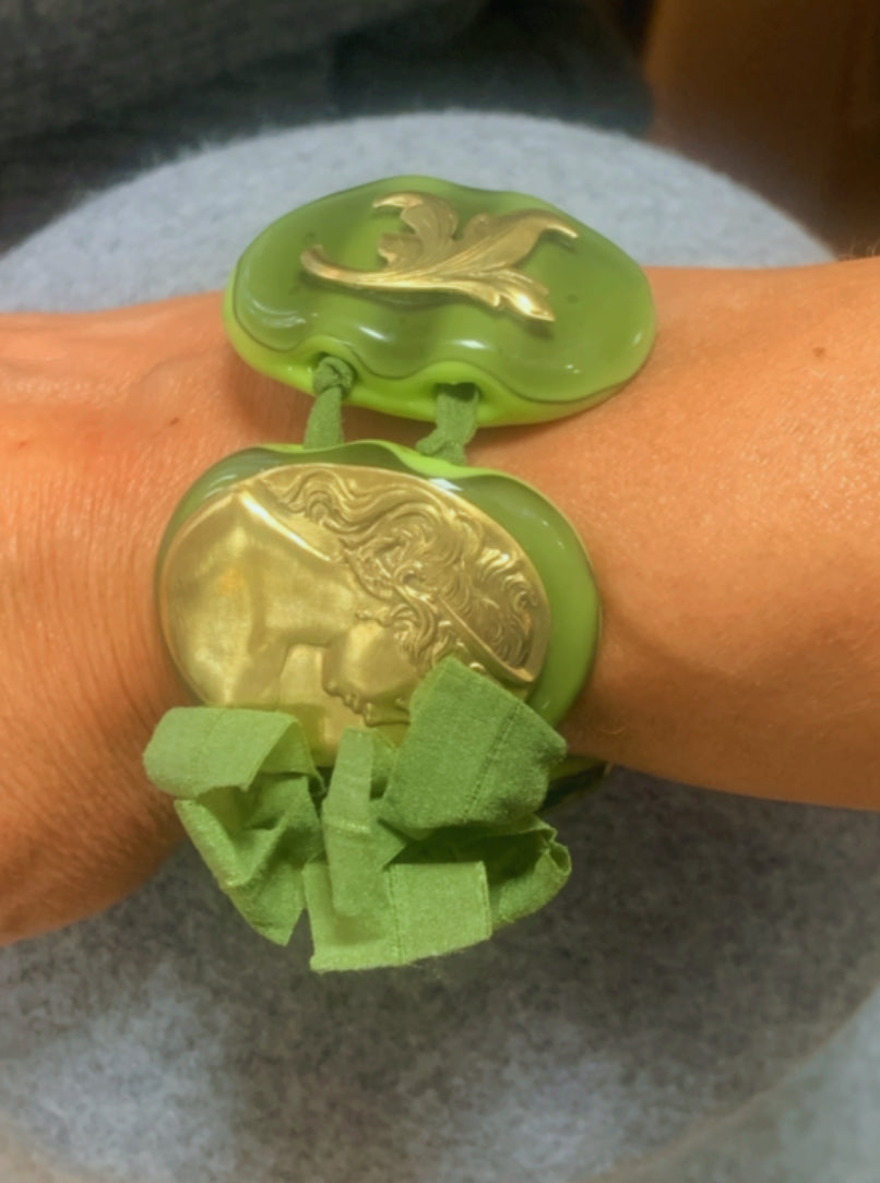 Armbånd med 5 stener ovale mørke grønn