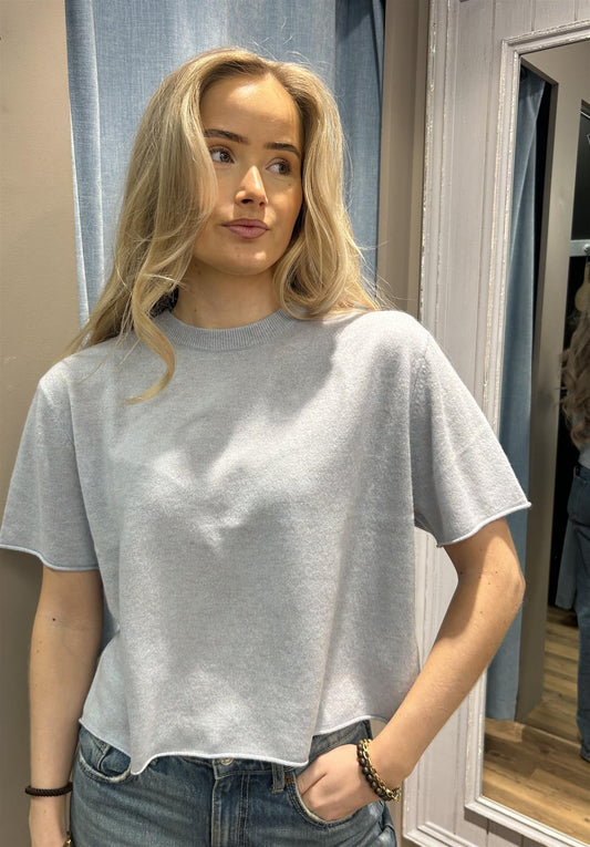 Lisa Yang Cila kortermet genser Lyseblå