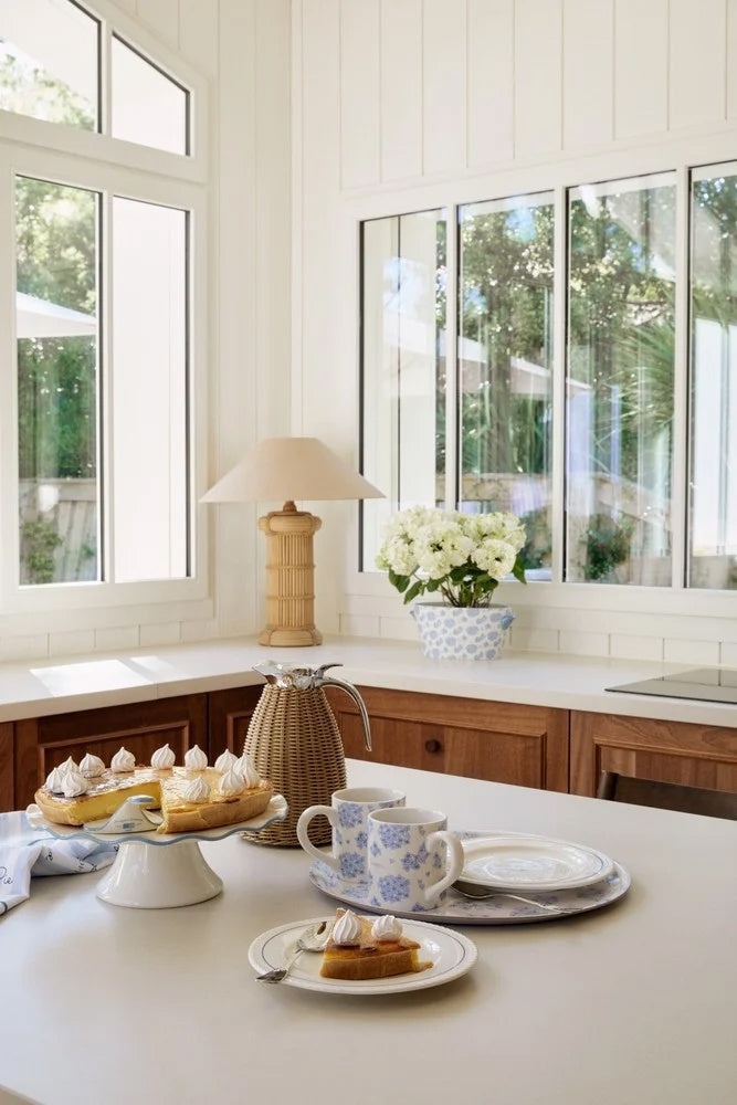 Lexington Home Bølget kakefat i steintøy Ø:30cm Hvit/blå