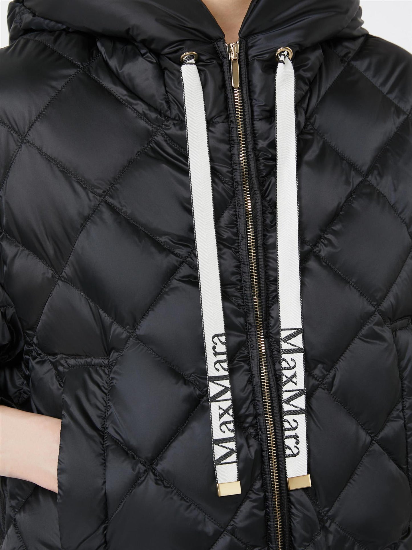 Max Mara Sisoft vattert jakke i vannavvisende nylonstoff Sort