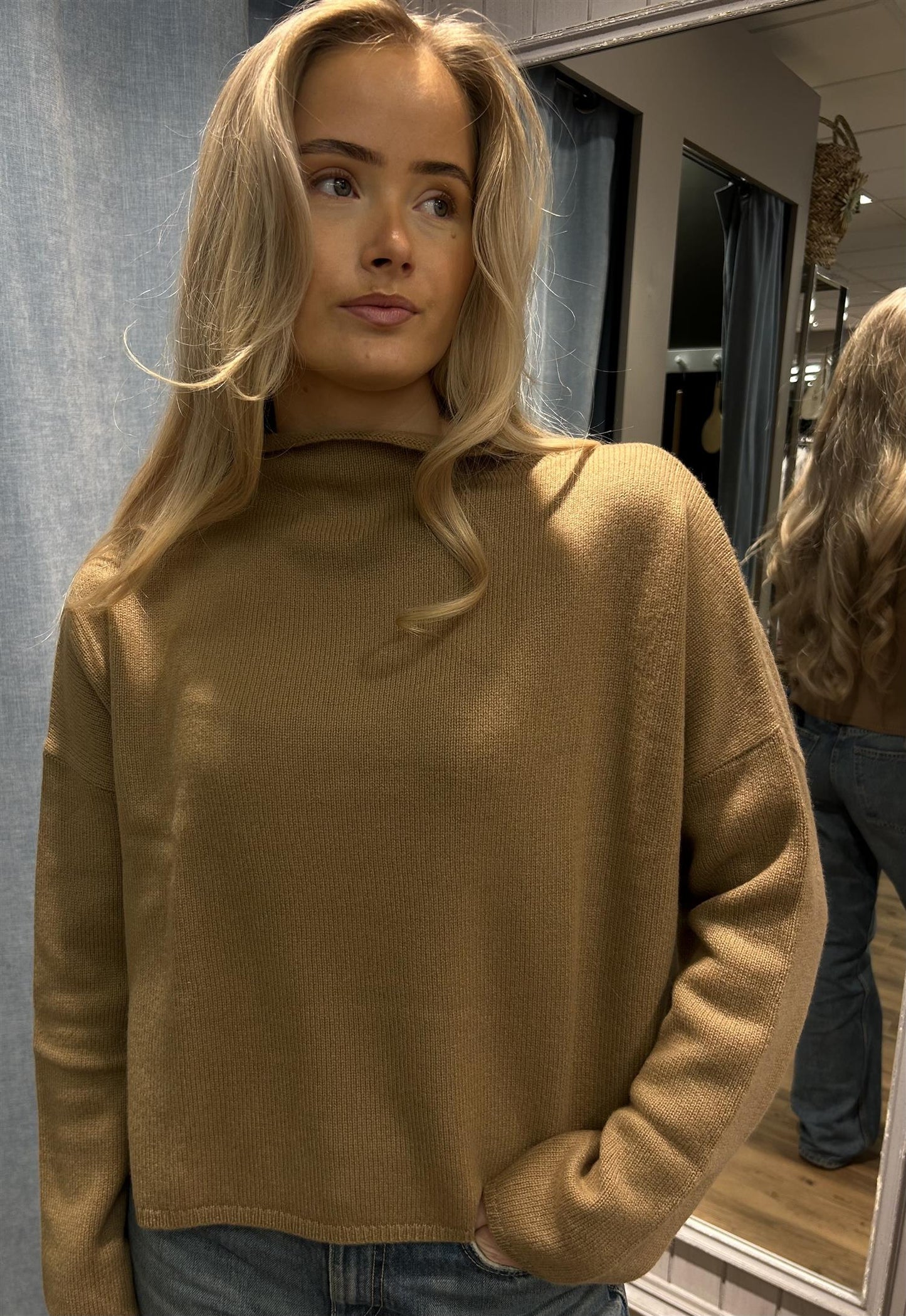 Lisa Yang Sandy Brushed genser Camel
