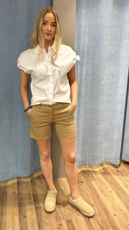 Chinos shorts camel