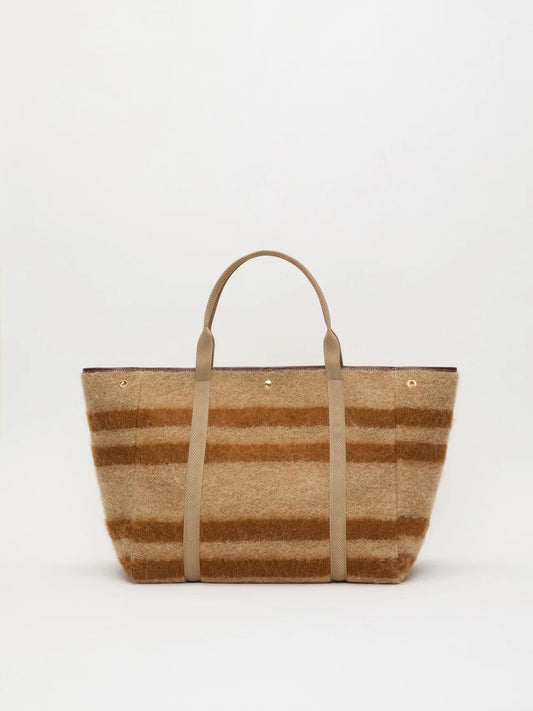 Rue de Verneuil Traversee L Mongolsk teppekamel