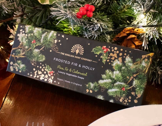 Christmas Tidings frostet gran og kristtornsåpe 190g 3 stk.