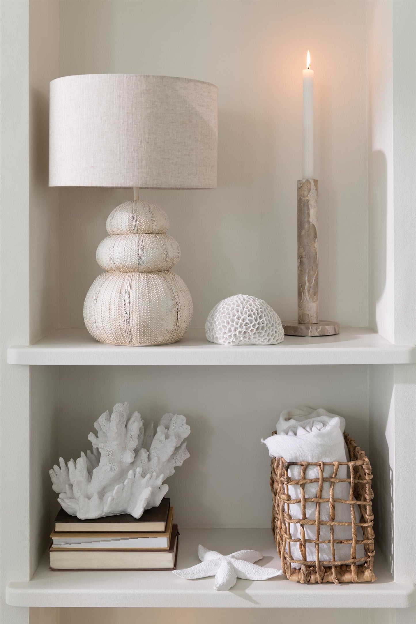J-Line Poly Bordlampe Beige H:47cm inkl skjerm