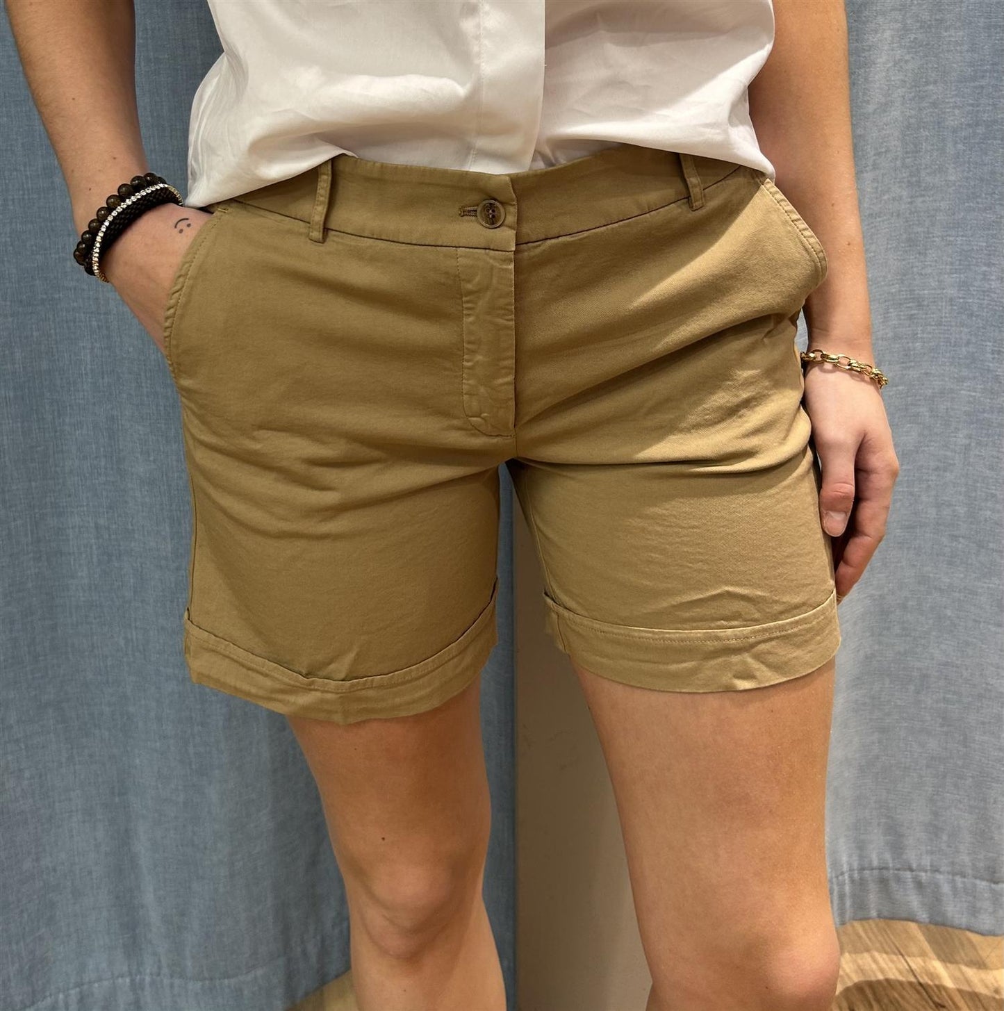 Chinos shorts camel