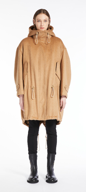 Dionea oversized kamelfarget parkas